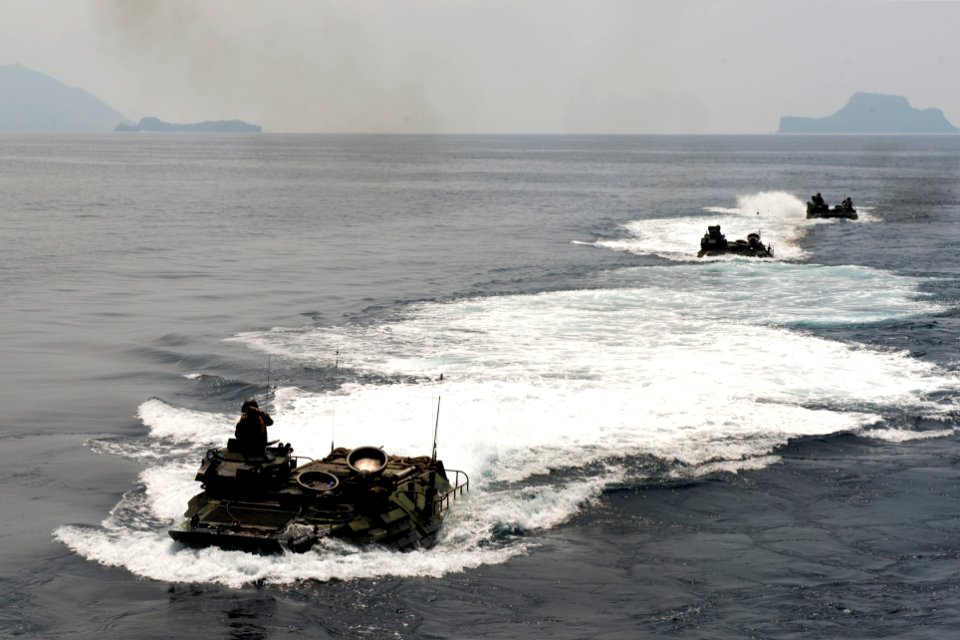Amphibious Landing Exercise 2015 141005-N-UD469-047