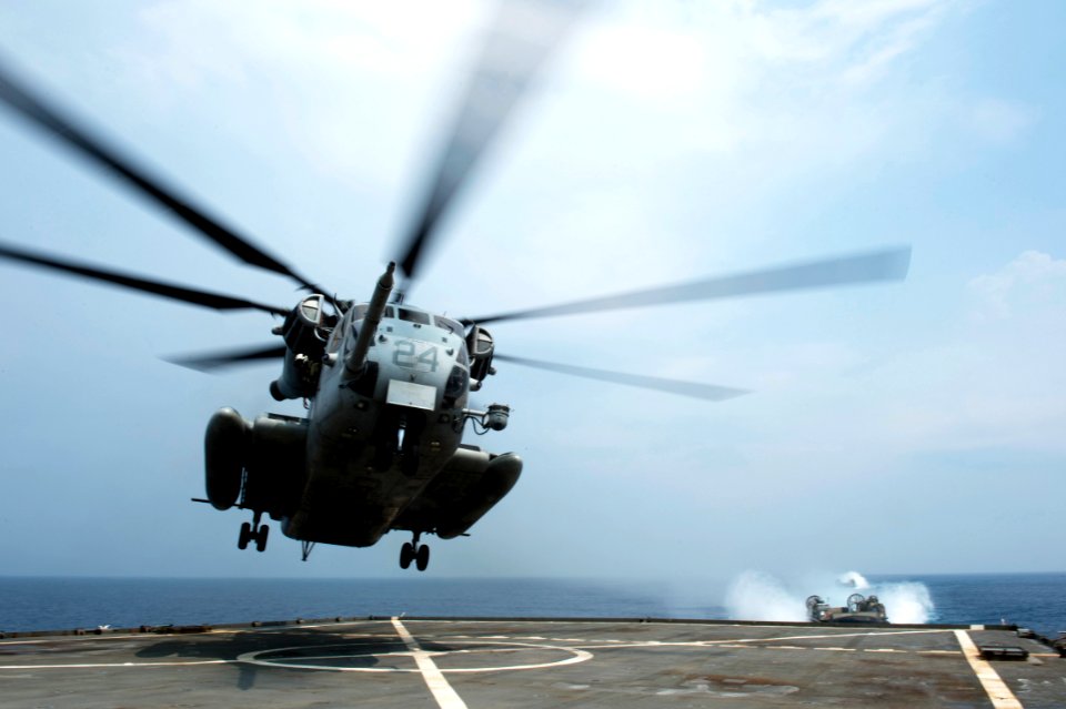 Amphibious Landing Exercise 2015 141005-N-UD469-174