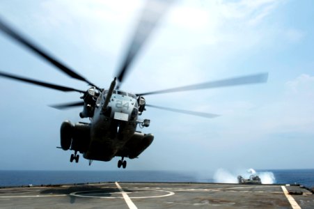 Amphibious Landing Exercise 2015 141005-N-UD469-174