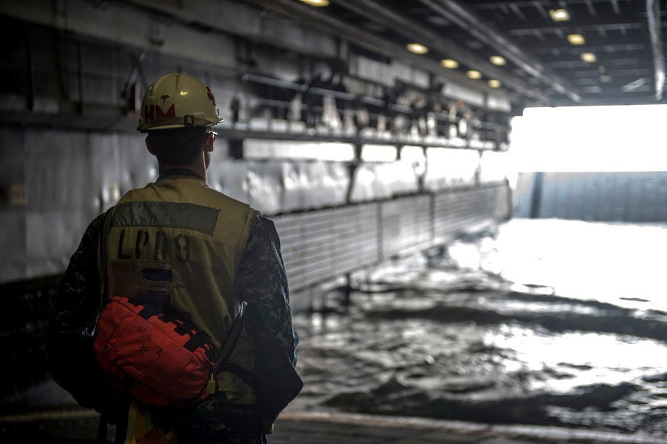 Amphibious operations 140405-N-ZU025-005