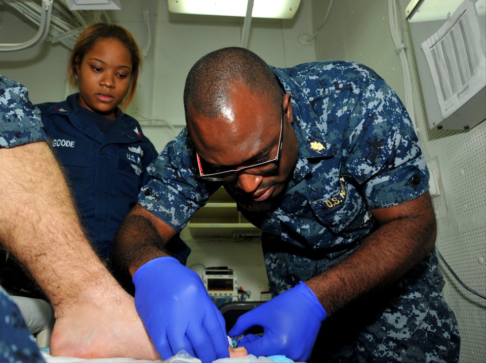 Amphibious Ready Group Marine Expeditionary Unit (ARGMEU) exercises 131109-N-JX484-074