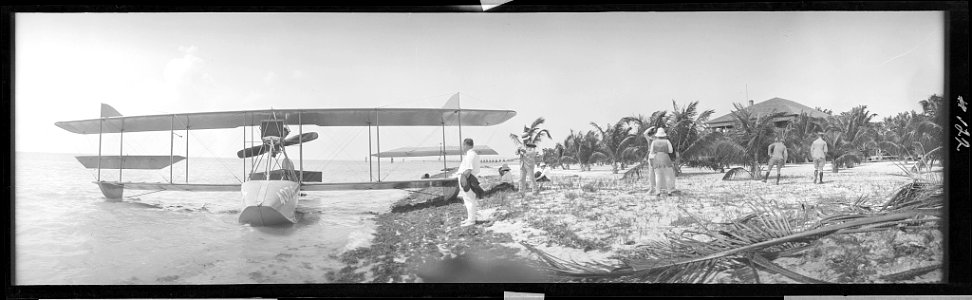 Amphibious plane, Florida Keys LCCN2017656423