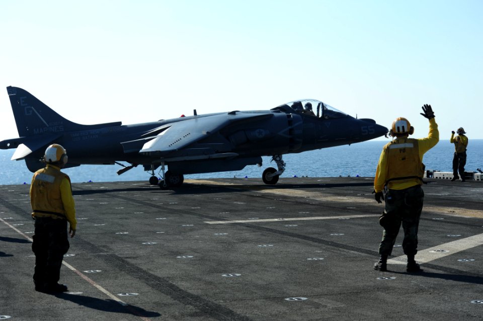 Amphibious Ready Group Marine Expeditionary Unit exercises 131029-N-AO823-351