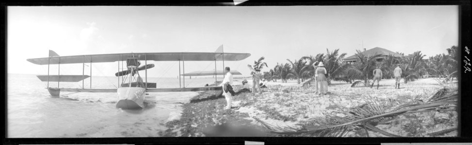 Amphibious plane, Florida Keys LCCN2017656423
