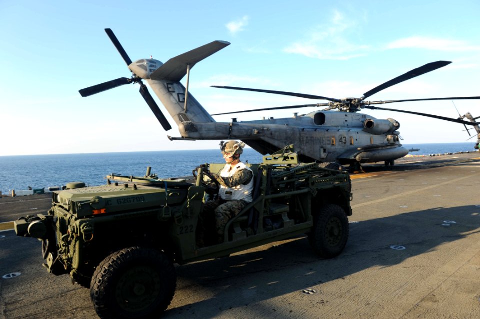 Amphibious Ready Group Marine Expeditionary Unit exercises 131029-N-AO823-002