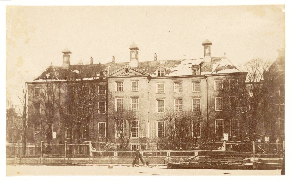 Amstel 1-Diaconie Weeshuis der Nederduits Hervormde Gemeente afgebroken in 1888