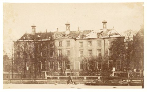 Amstel 1-Diaconie Weeshuis der Nederduits Hervormde Gemeente afgebroken in 1888