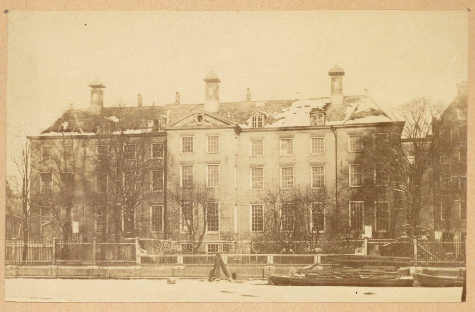 Amstel 1, Diaconie Weeshuis der Nederduits Hervormde Gemeente, afgebroken in 1888