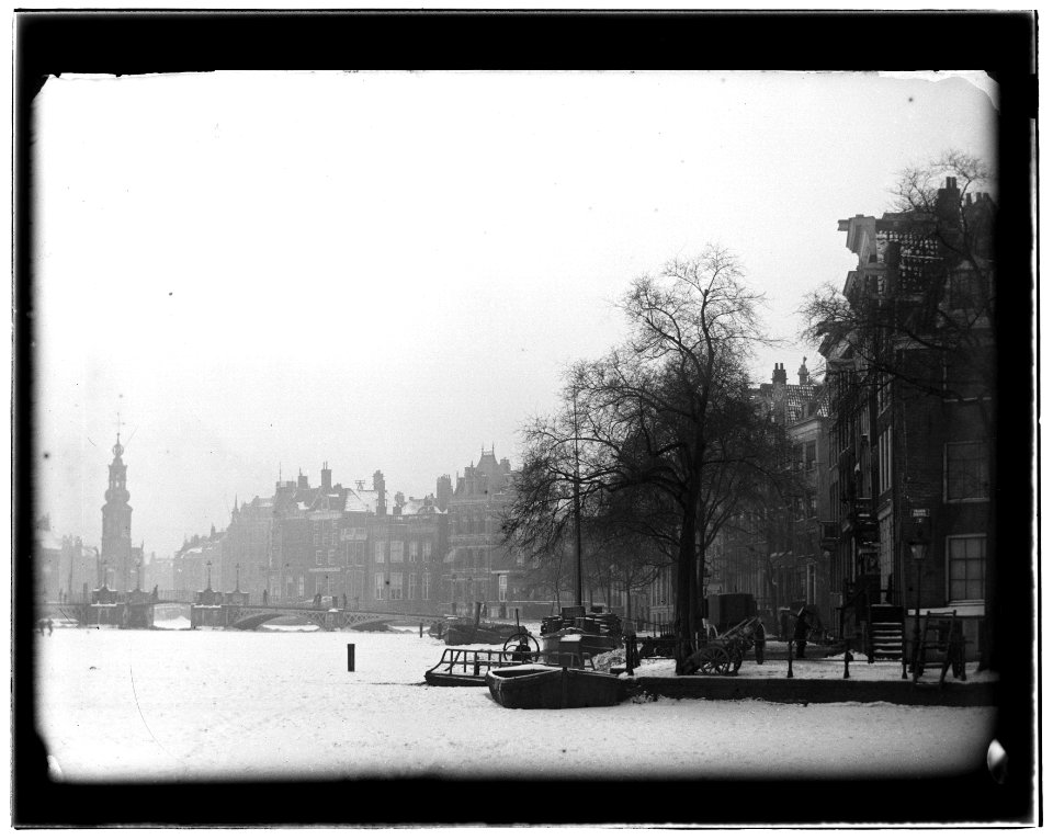 Amstel bij Staalkade 19 tm 29 (vlnr), foto 1 Jacob Olie (max res)