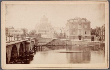 Amstel en Hogesluis gezien naar het Frederiksplein en het Paleis voor Volksvlijt-002 photo