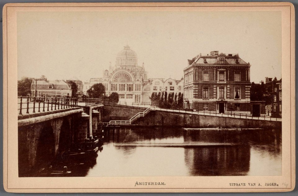 Amstel en Hogesluis gezien naar het Frederiksplein en het Paleis voor Volksvlijt-006