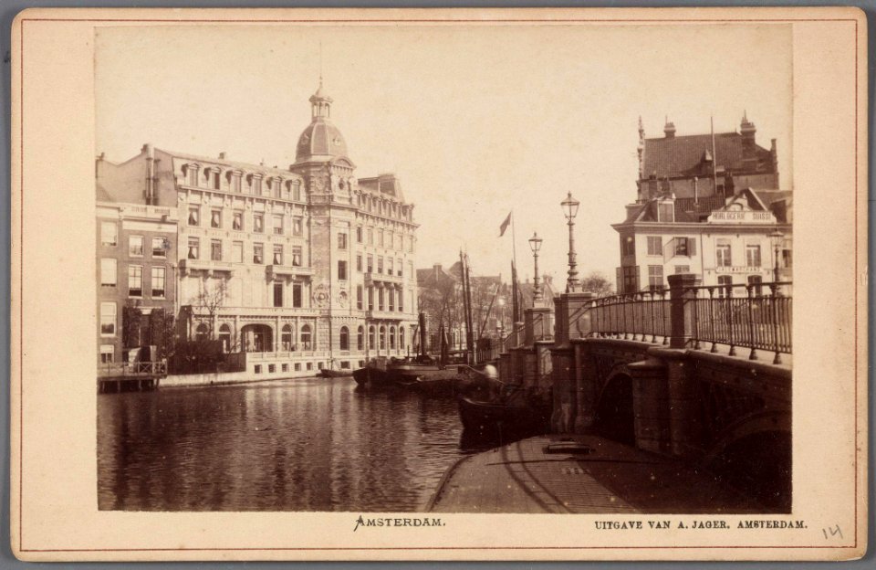 Amstel gezien in noordelijke richting naar de Kloveniersburgwal foto2