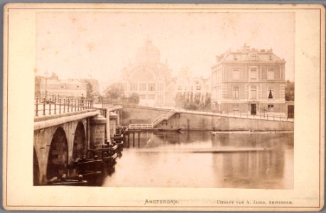 Amstel en Hogesluis gezien naar het Frederiksplein en het Paleis voor Volksvlijt-005