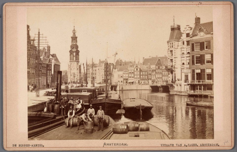 Amstel gezien van Halvemaansbrug naar Muntplein-002