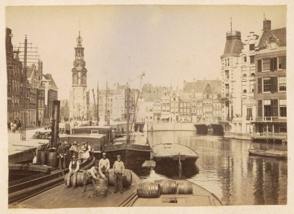 Amstel gezien van Halvemaansbrug naar Muntplein-001