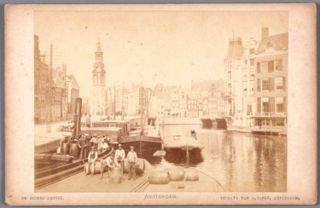 Amstel gezien van Halvemaansbrug naar Muntplein photo