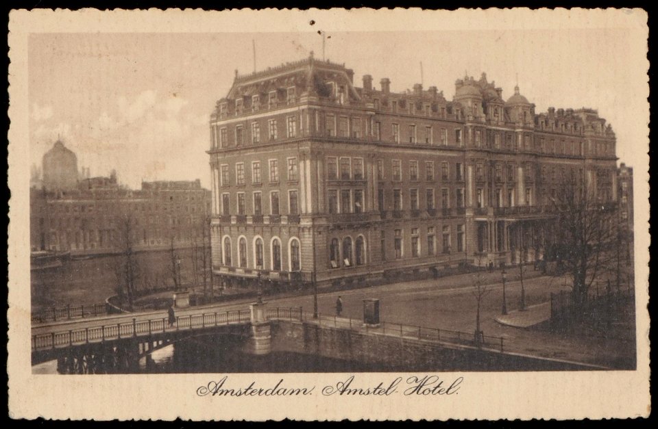 Amstel Hotel, Prof. Tulpplein 1 met een voormalige brug over de Singelgracht naar de Weesperzijde, Afb PBKD00184000005