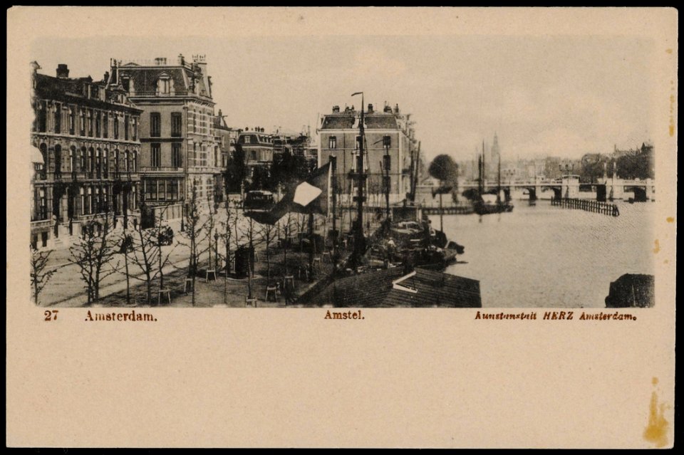 Amsteldijk hoek Stadhouderskade met in het midden de Sarphatikade en rechts de Hoge Sluis in de Amstel