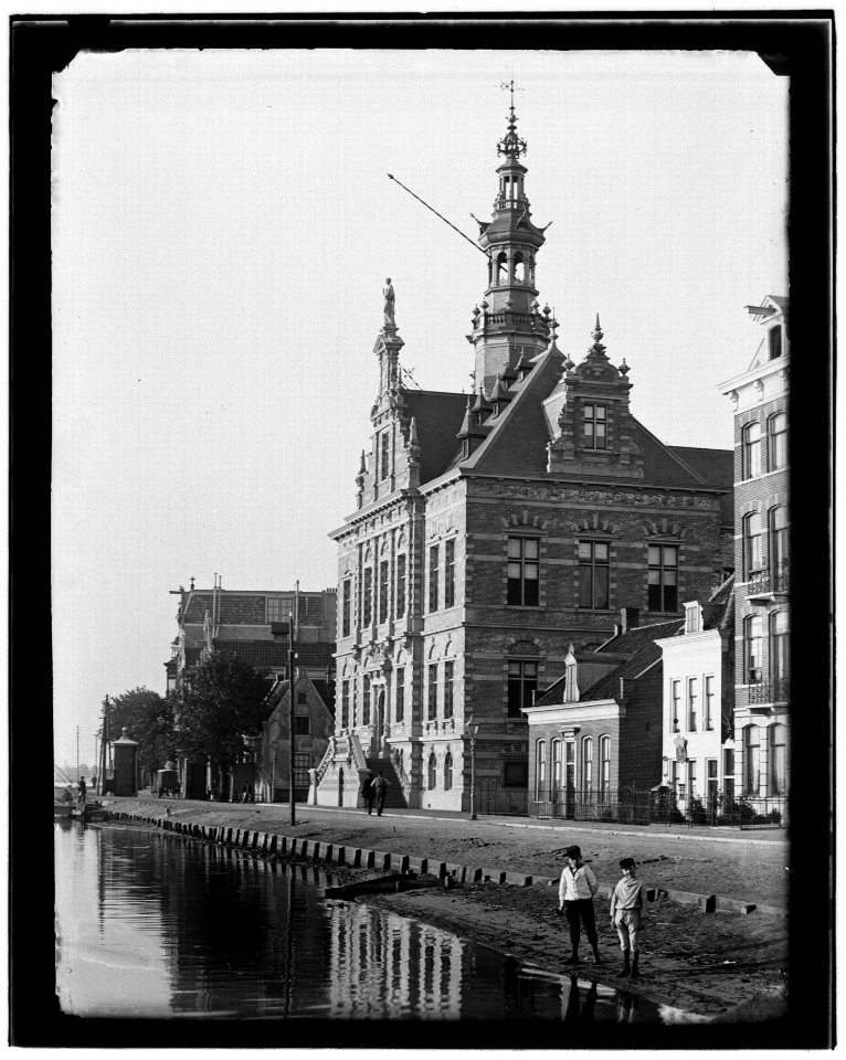 Amsteldijk 67, Gemeentehuis Nieuwer-Amstel (van 1914 tot 2007 Gemeentearchief Amsterdam) Jacob Olie (max res)