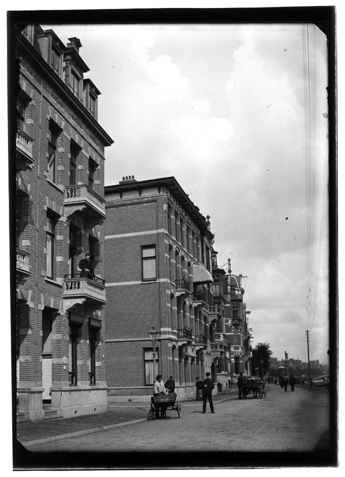 Amsteldijk 83-82-81 en lager (vlnr) Jacob Olie (max res)