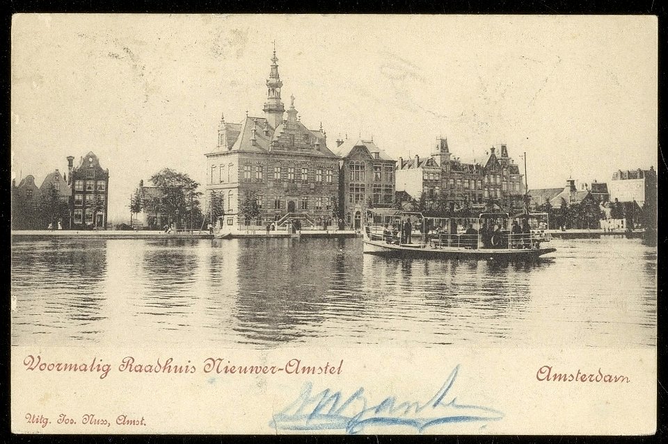 Amsteldijk 67-76 met op nr.76 het gemeentehuis van Nieuwer-Amstel, het latere Stadsarchief, Afb ANWU01663000003