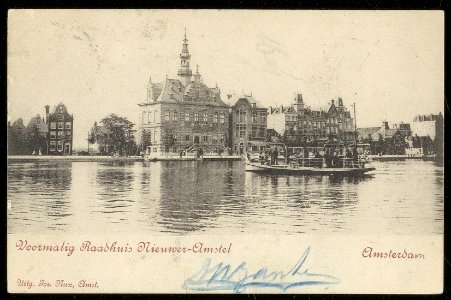 Amsteldijk 67-76 met op nr.76 het gemeentehuis van Nieuwer-Amstel, het latere Stadsarchief, Afb ANWU01663000003