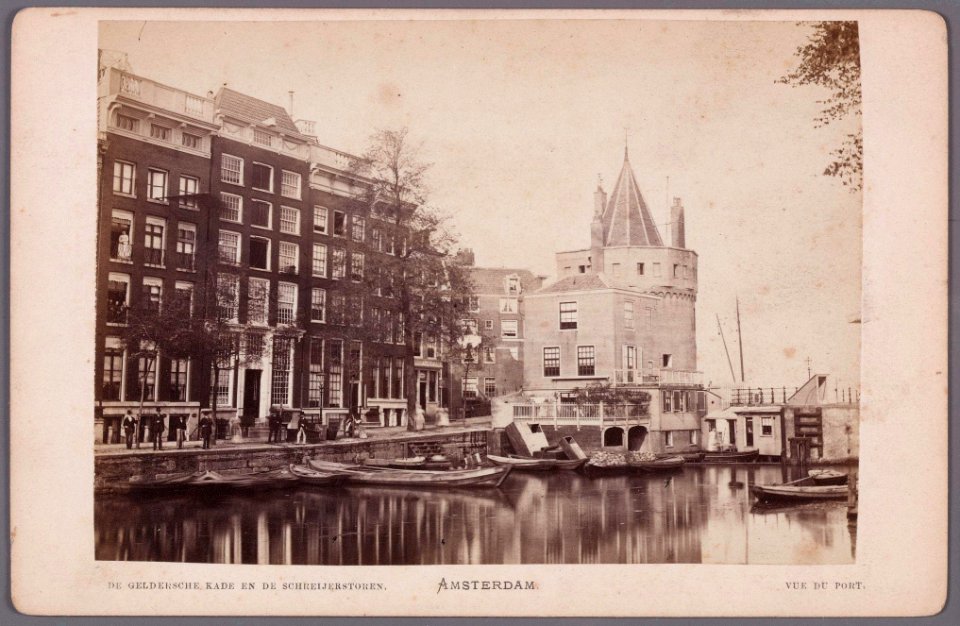 Amsterdam. De Geldersche Kade en de Schreijerstoren. Vue du Port