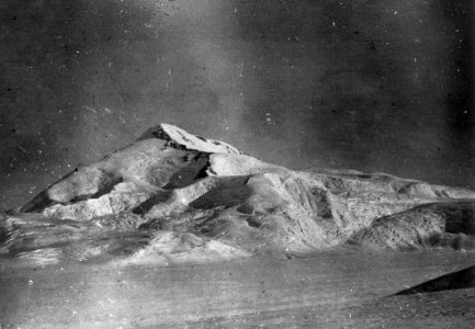Amundsen's expedition at the South Pole - LOC 3b17882u