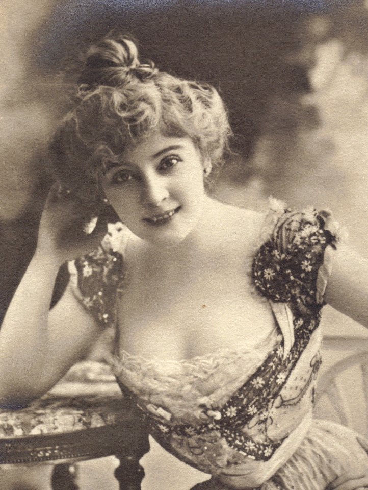 Amélie Diéterle (1871-1941) carte postale (A10)