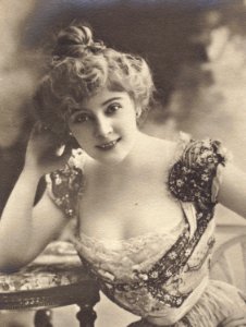 Amélie Diéterle (1871-1941) carte postale (A10)