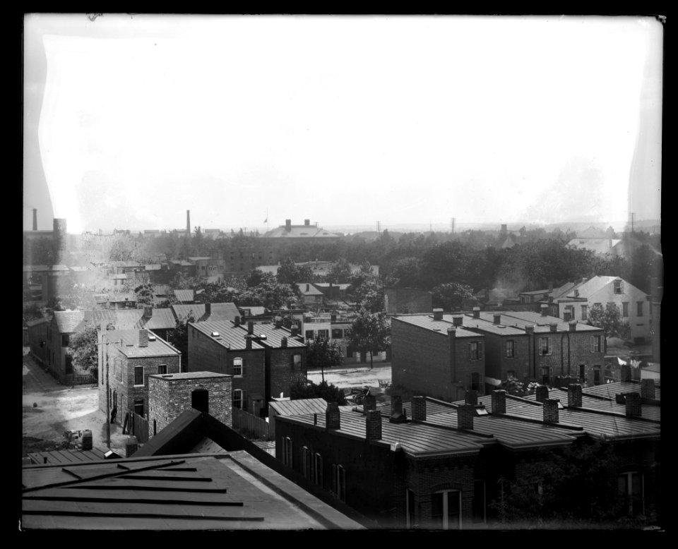 An elevated view of K Street, S.W., between Alley towards 3rd Street and 41-2 (4th) Street, looking South to S.W. from Smallwood School (I between 3rd & 4th) LCCN2016647082