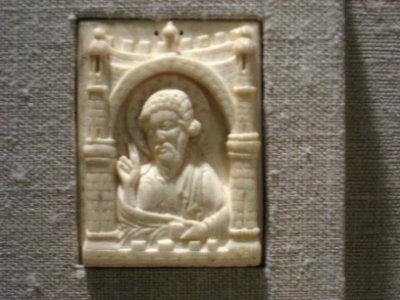 An Evangelist, German ivory, Lower Rhine, 12th century - Worcester Art Museum - IMG 7520