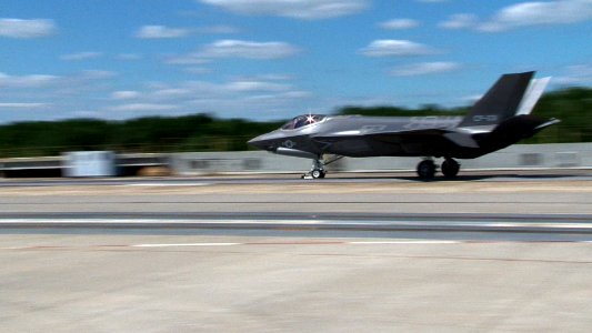 An F-35C Joint Strike Fighter test aircraft launches from a steam catapult for the first time. (5984468216)