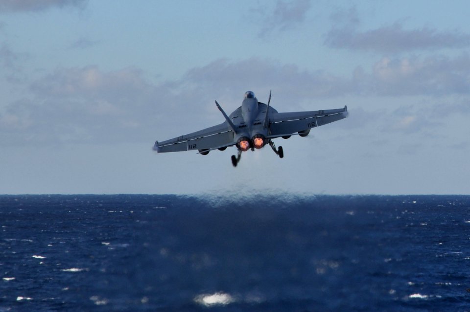 An F-A-18E launces from USS Dwight D. Eisenhower. (8290274967)