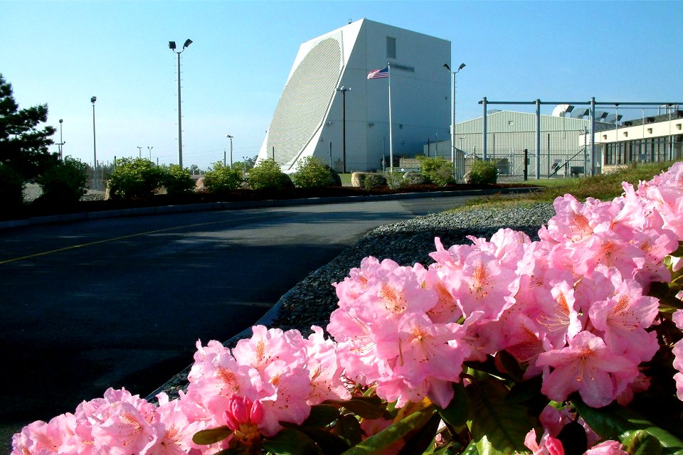 AN FPS-123 Early Warning Radar (EWR) (7414560184)