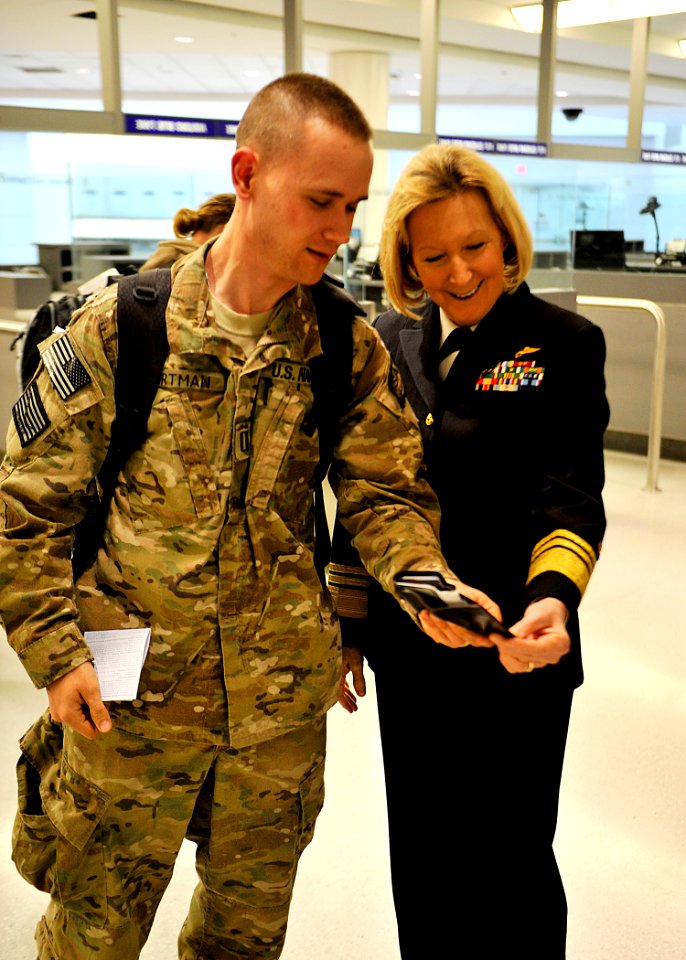 An individual augmentee is welcomed home. (8536337597)