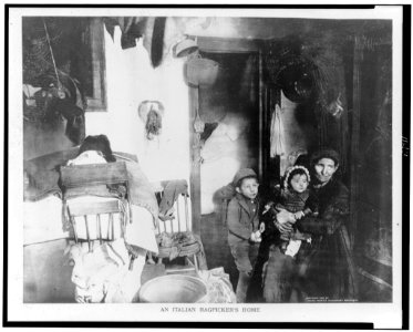 An Italian ragpicker's home LCCN96506502