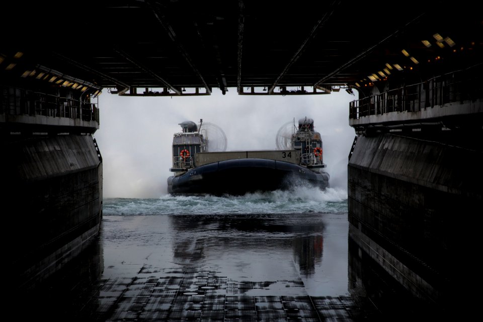 An LCAC approaches the well deck of USS Kearsarge. (8414177458)