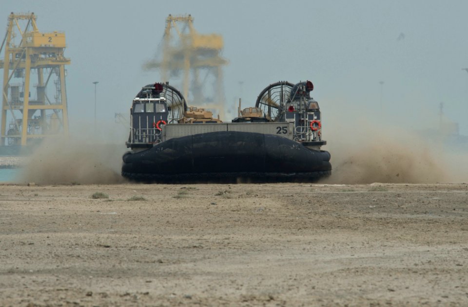 An LCAC comes ashore. (8680266121)