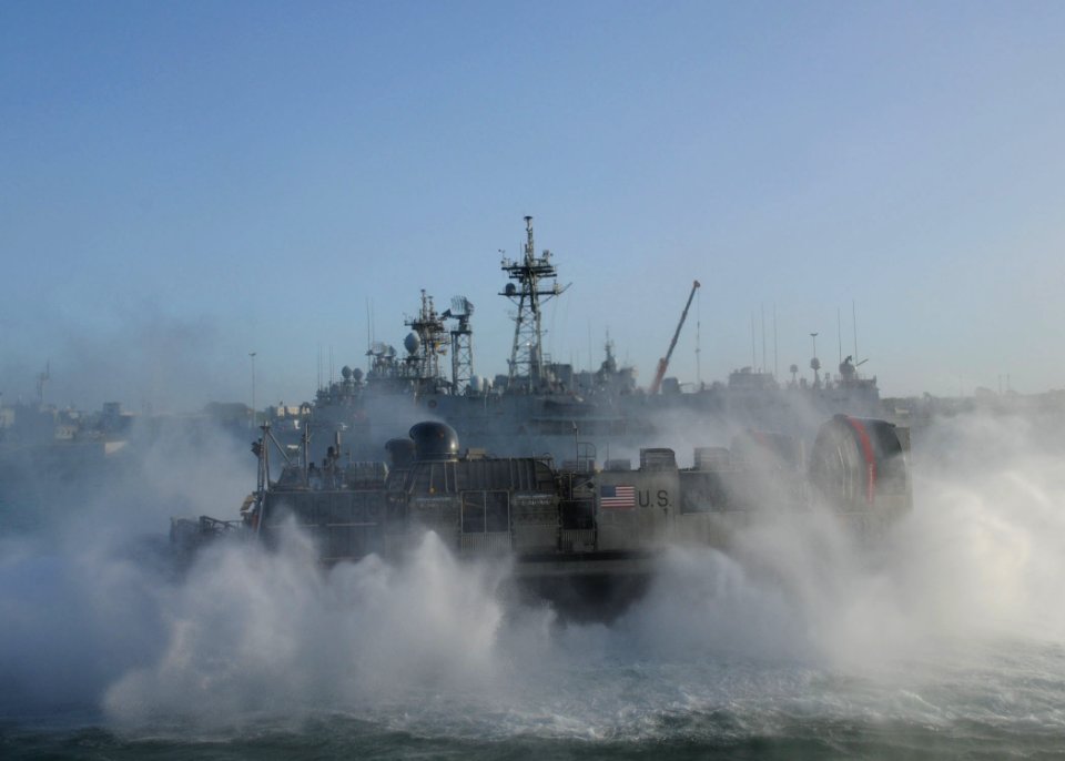 An LCAC approaches USS New York. (8199139593)