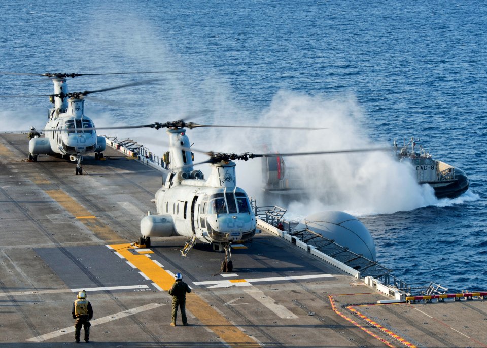 An LCAC departs USS Bohhomme Richard. (8426062887)