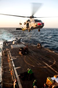 An MH-60S delivers cargo to USS Mobile Bay. (8498334488)