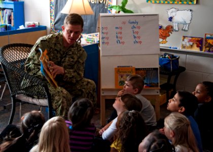 An officer reads to elementary school students. (8515022151)