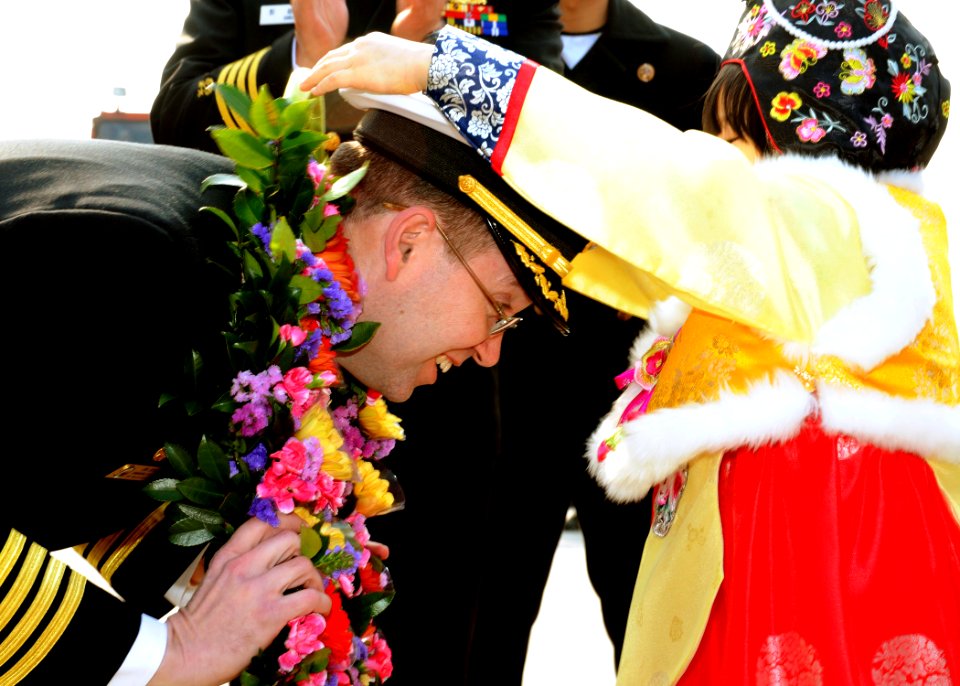 An officer is welcomed to Busan, Republic of Korea. (8434693575)