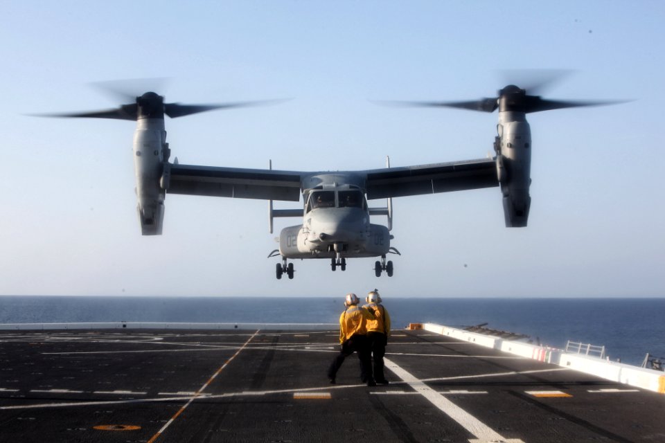 An Osprey lands aboard USS San Antonio. (8714103089)