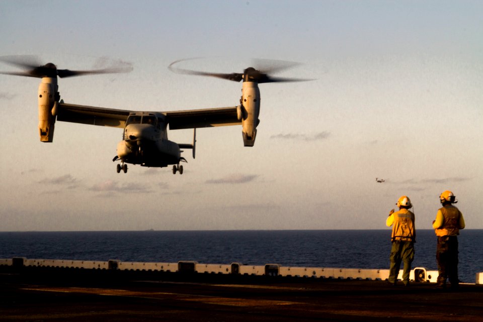 An Osprey lands aboard USS Kearsarge. (8691967319)