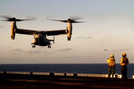 An Osprey lands aboard USS Kearsarge. (8691967319)