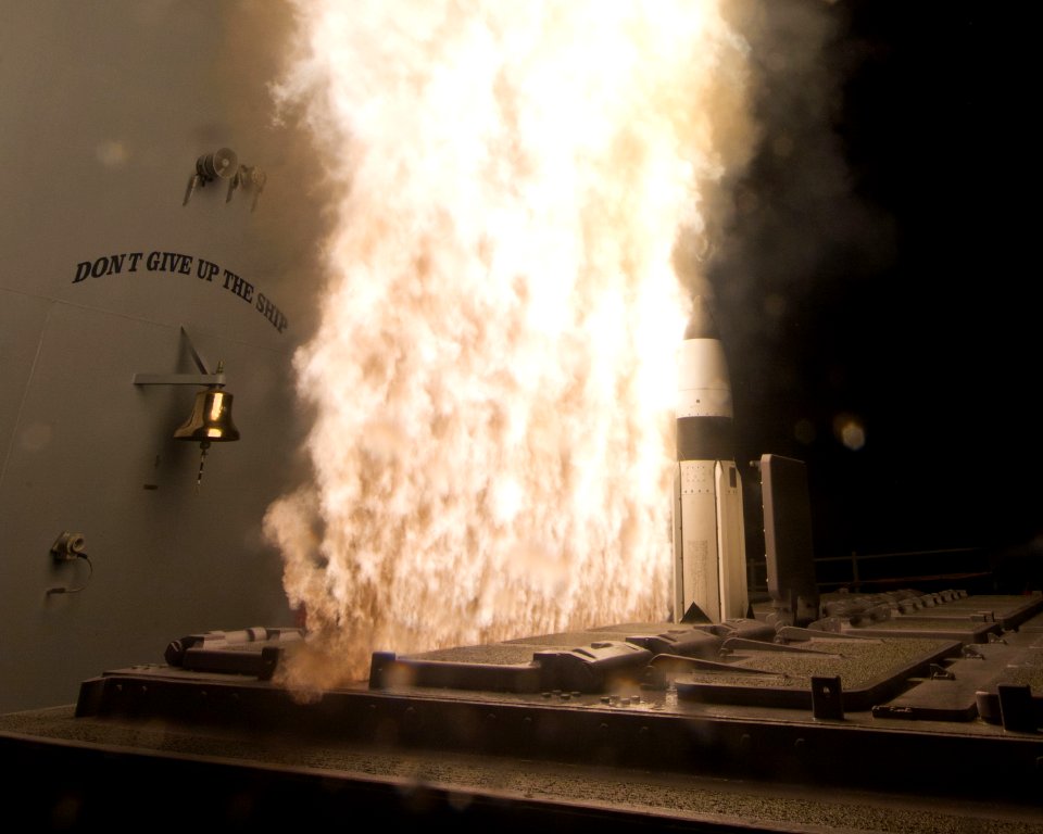 An SM-3 missile is fired from USS Lake Erie. (8475346983)