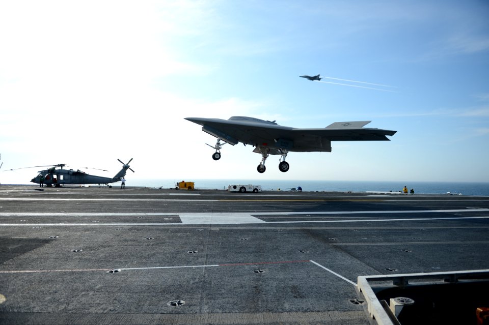 An X-47B conducts a touch and go landing. (8788884250)