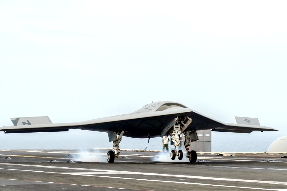 An X-47B conducts a touch and go landing. (8782297669)